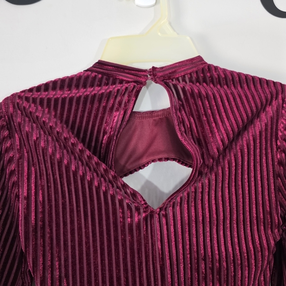 Lulu's Always Alluring Burgundy Striped Velvet Cutout Long Sleeve Top Sz XS NWT - Picture 9 of 12